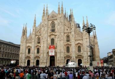 Duomo_Milano_Piazza_FollaR400