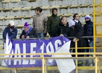 Fiorentina_tifosi_Bologna