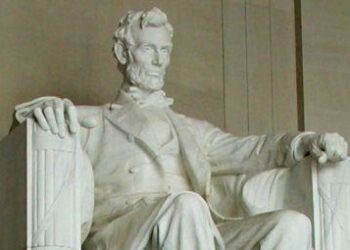 Lincoln_statuaR375_15gen09