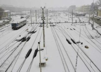 Neve_Treni_Binari_FerroviaR400