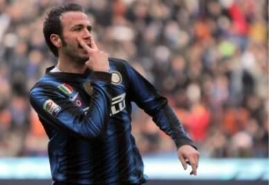 Pazzini_EsultaR400