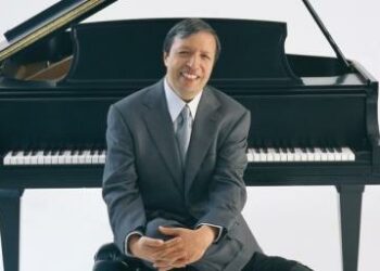 Perahia375x255_071008