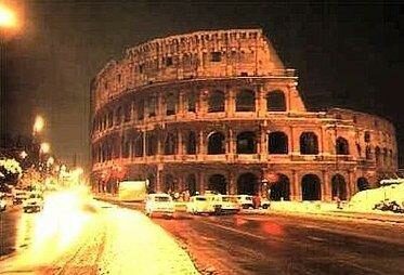 RomaNeveColosseo_R375