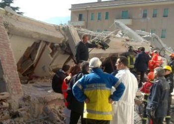 Terremoto_Abruzzo_SoccorsiR375_06apr09