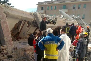 Terremoto_Abruzzo_SoccorsiR375_06apr09