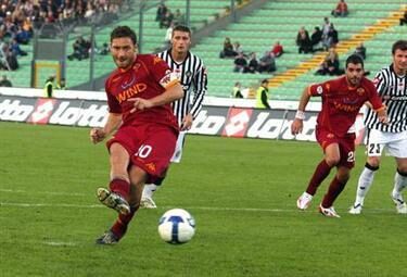 Totti_rigore_R375_26ott08