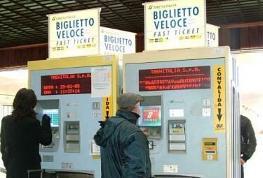 Trenitalia_Biglietteria_R375