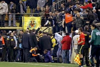 balaustra_tifosi_in_campo_Villarreal_Napoli_R400_25feb11