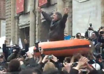 beppe-grillo-canottoR375