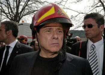 berlusconi_cascoR375