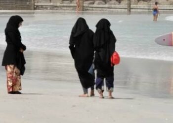 burqa-spiaggia-dubai