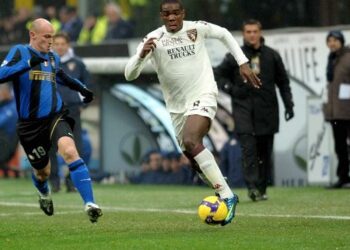 cambiasso_ogbonna_palla