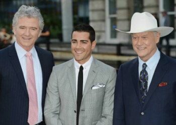 infophoto_Patrick_Duffy_Jesse_Metcalf_and_Larry_Hagman__dallas