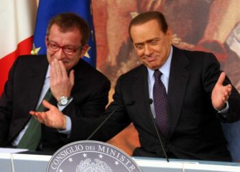 maroni_berlusconi_gesti