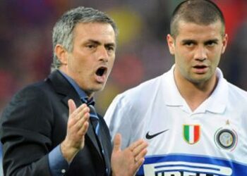 mourinho_chivu_R375x255_28apr10