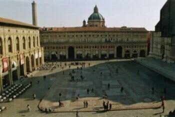 piazza_maggiore_bologna_R400