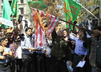 proteste-ambasciata-usa-americana-teheran-iran-innocenza-islam