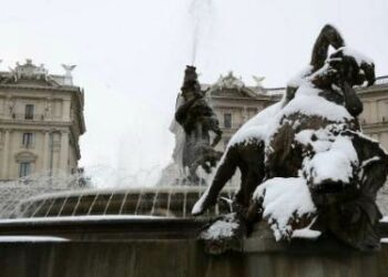 roma_neve_fontana_R400