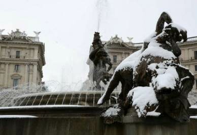 roma_neve_fontana_R400