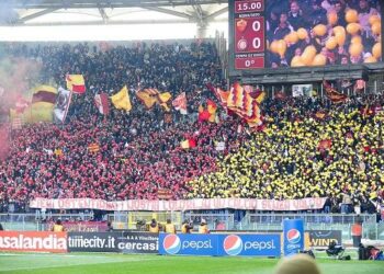 roma_tifosi_curva_palloncini