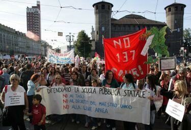 scuola_manifestazioniR375_09ott08