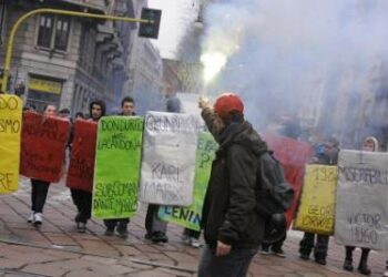 scuola_studenti_manifestazioneR400