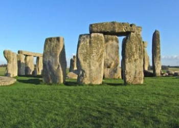 stonehenge_R375