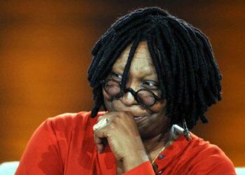 infophoto_Whoopi_Goldberg_sister_act_R439