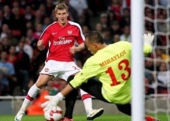 Bendtner_R375_16dic08