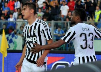 bandierina_dybala_evra