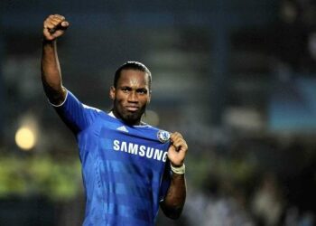 drogba_pugno