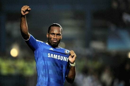 drogba_pugno