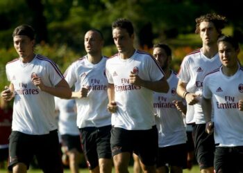 montolivo_bonaventura_allenamento_milanello_lapresse_2017.jpg