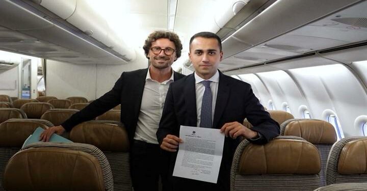 di_maio_toninelli_airbus_facebook