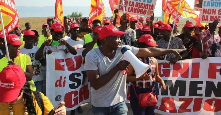 Braccianti_Manifestazione_Lapresse