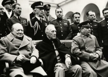 yalta_churchill_roosevelt_stalin_lapresse_1945