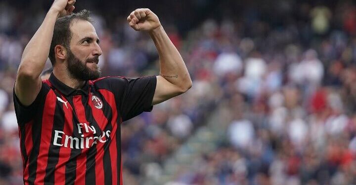 higuain_milan_braccia_2018