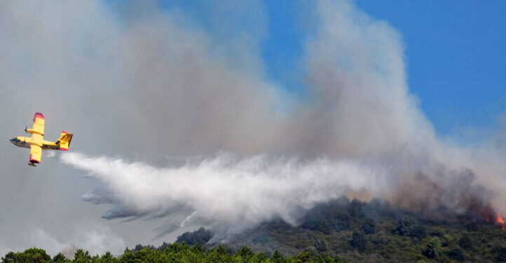 incendio_toscana_monte_serra_canadair_fiamme_lapresse_2018