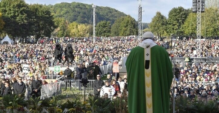 papa_francesco_lituania_2_lapresse_2018