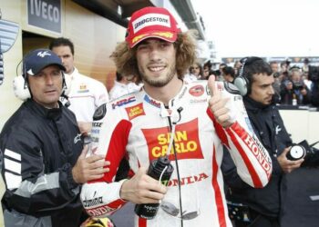 marco_simoncelli_pollice