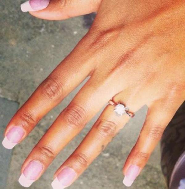 L'anello di Fanny Neguesha su Instagram