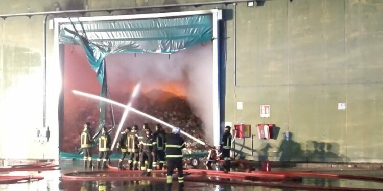 Incendio impianto rifiuti Santa Maria Capua Vetere