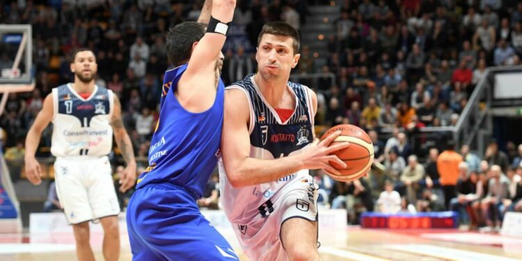 Video Fortitudo Bologna Reggio Emilia  (Foto LaPresse)