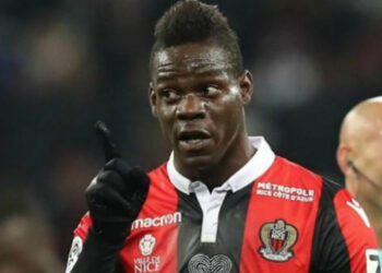 Balotelli con la maglia del Nizza, foto Lapresse