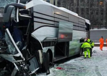 Flixbus, incidente a Zurigo (Foto Twitter)