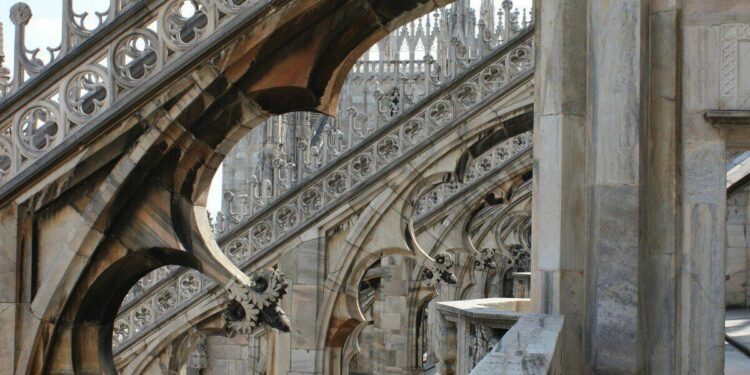 Uno scorcio del duomo di Milano (LaPresse)