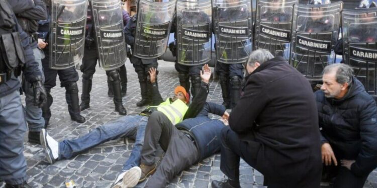 Ncc, proteste a Roma (foto da Twitter)