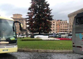 Roma, protesta in piazza Venezia (Twitter)