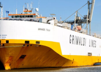 Nave cargo Grimaldi Lines dirottata