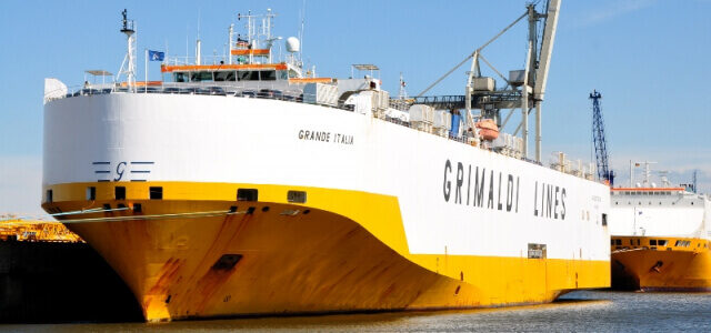 Nave cargo Grimaldi Lines dirottata